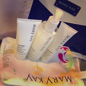 NIB MaryKay SatinHands 3piece pampering collection